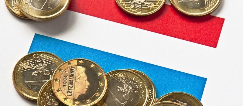 Monnaie euro sur drapeau luxembourgeois