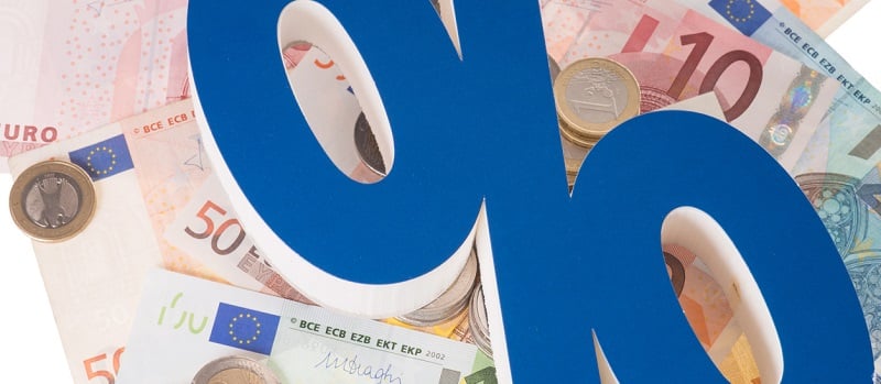 Des billets en euro avec le symbole du pourcentage