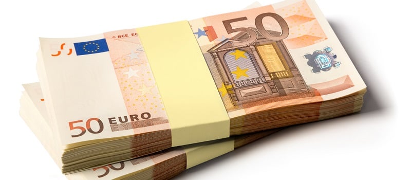 des liasses de billets euros