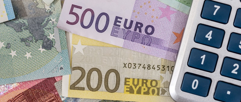 calculatrice et billets euro