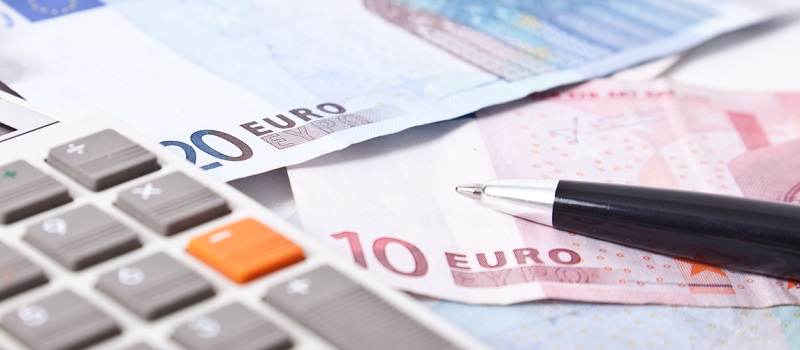 calculatrice et billets euro