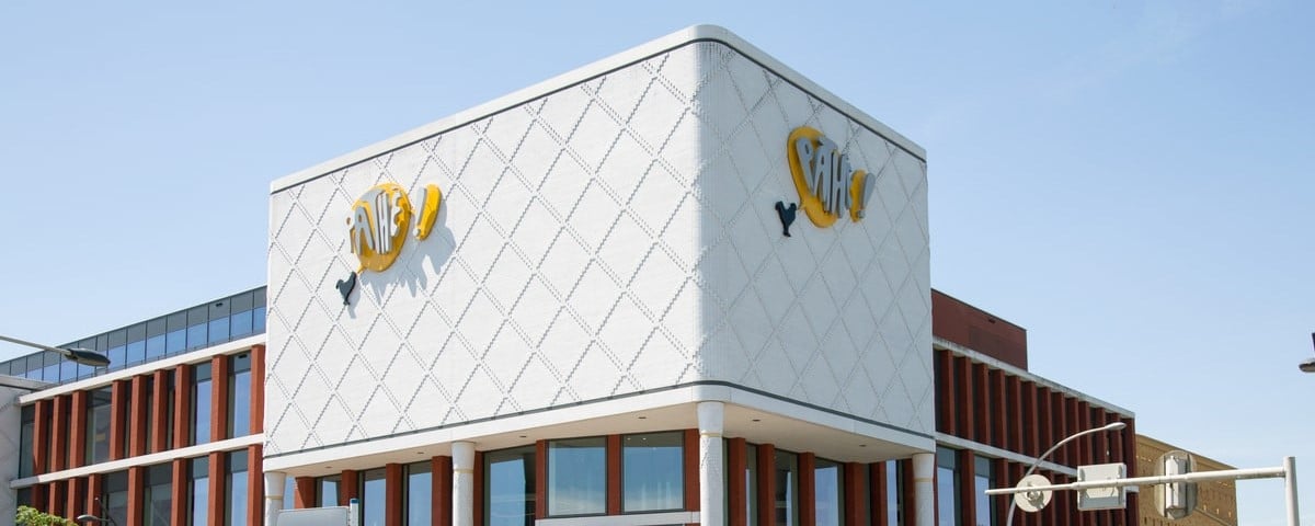 Vue du cinéma Pathé à Zwolle, aux Pays-Bas. Pathé est une importante société de production et de distribution de films, propriétaire de plusieurs chaînes de cinéma par le biais de sa filiale Les Cinémas Pathé Gaumont et de réseaux de télévision à travers l'Europe.