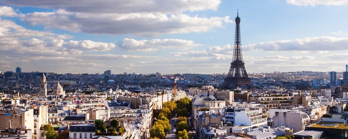 Vue aérienne de Paris avec la Tour Eiffel.