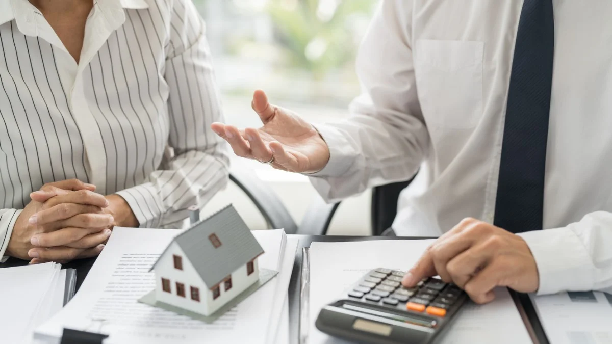 Concept pour un conseiller en assurance habitation, investissement immobilier. 