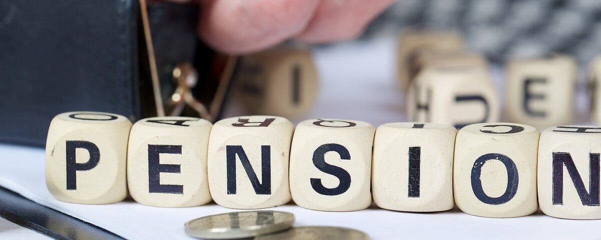 Le jeu « Word Pension » est composé de petits dés en bois. Gros plan